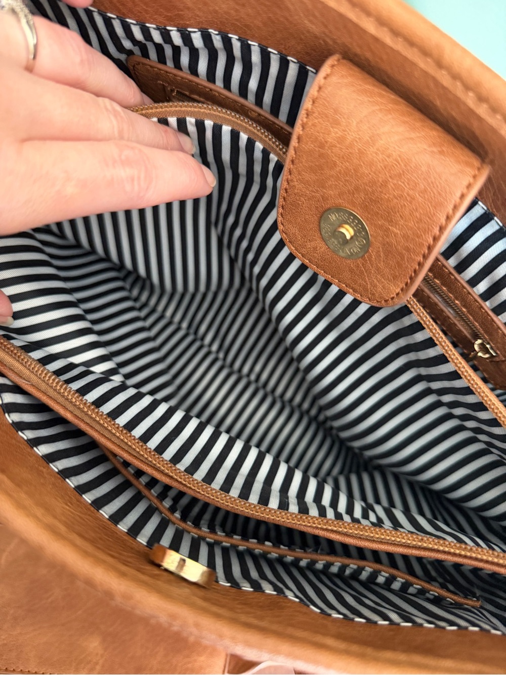 Urban Expressions Tote with Matching Pouch - Picture 10 of 13